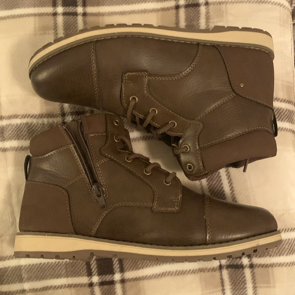 Size 7 Boys Med ankle boots